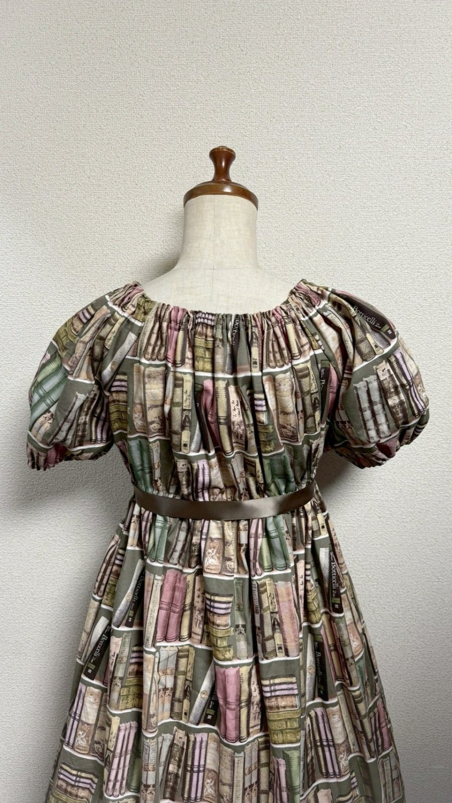 画像7: デイリーシャーリングワンピース【本棚柄ピンク系・レギュラーサイズ】