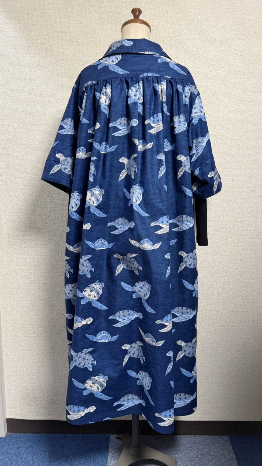 画像3: シャツワンピース【ウミガメ柄ネイビー系】
